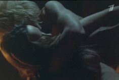 Ольга Кабо снялась голой в фильме «Две стрелы. Детектив каменного века» фото #12