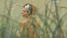 Любовь Толкалина оголила попу в сериале «Девичник» фото #1