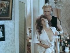 Красивые голые сиськи Анны Назарьевой в фильме «День любви»