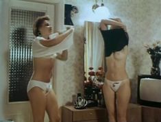 Красивые голые сиськи Анны Назарьевой в фильме «День любви»