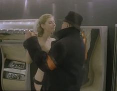 Вера Сотникова показала оголила грудь и попу в фильме «Десять лет без права переписки» фото #12