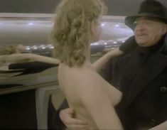 Вера Сотникова показала оголила грудь и попу в фильме «Десять лет без права переписки» фото #15