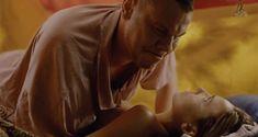 Голая грудь Юлии Александровой в фильме «Дикари» фото #5