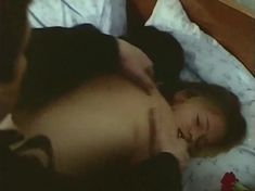 Анжелика Неволина засветила сиськи в фильме «Духов день» фото #1