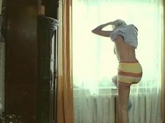 Анжелика Неволина засветила сиськи в фильме «Духов день» фото #3