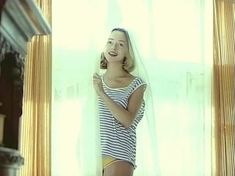 Анжелика Неволина засветила сиськи в фильме «Духов день» фото #4