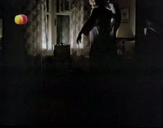 Ирина Розанова немного засветила грудь в фильме «Единожды солгав» фото #3