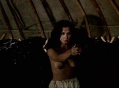 Александра Колкунова показала голые сиськи в сериале «Ермак» фото #5