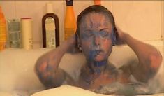 Ольга Погодина топлесс в ванной в фильме «Женская интуиция» фото #1