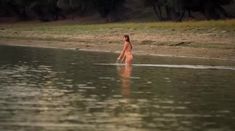 Голая попа Анастасии Красильниковой в сериале «Женские мечты о дальних странах» фото #1