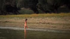 Голая попа Анастасии Красильниковой в сериале «Женские мечты о дальних странах» фото #5