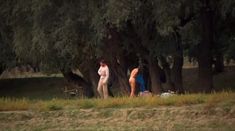 Голая попа Анастасии Красильниковой в сериале «Женские мечты о дальних странах» фото #7