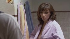 Красотка Юлия Агафонова засветила грудь в сериале «Закрытая школа» фото #6