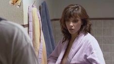 Красотка Юлия Агафонова засветила грудь в сериале «Закрытая школа» фото #7