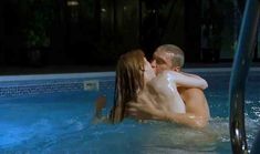 Красивая Амалия Мордвинова засветила грудь в фильме «Затворник» фото #1