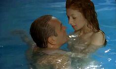 Красивая Амалия Мордвинова засветила грудь в фильме «Затворник» фото #3