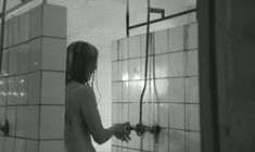 Маргарита Терехова оголила грудь в фильме «Зеркало» фото #3