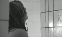 Маргарита Терехова оголила грудь в фильме «Зеркало» фото #4