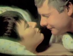 Красивая Елена Сафонова оголила грудь и попу в фильме «Зимняя вишня» фото #7