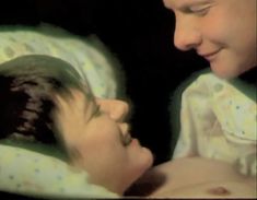 Красивая Елена Сафонова оголила грудь и попу в фильме «Зимняя вишня» фото #8