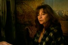 Шикарная Ольга Остроумова засветила грудь в фильме «Змеиный источник» фото #6