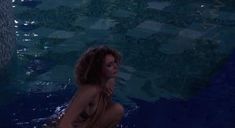 Красотка Любовь Толкалина засветила грудь в фильме «Золотой ключик» фото #1