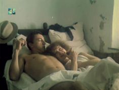 Татьяна Кузнецова оголила грудь в фильме «Изыди!..» фото #3