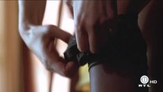 Голая попка Виктории Смирновой в фильме «Иностранец» фото #2