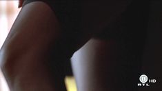 Голая попка Виктории Смирновой в фильме «Иностранец» фото #3