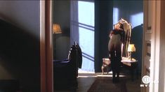 Голая попка Виктории Смирновой в фильме «Иностранец» фото #6