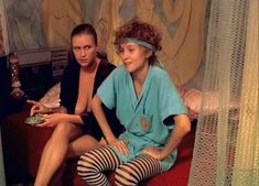 Ирина Розанова засветила грудь в фильме «Интердевочка» фото #8