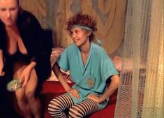 Ирина Розанова засветила грудь в фильме «Интердевочка» фото #9