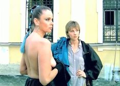 Любовь Полищук засветила сиську в фильме «Интердевочка» фото #6