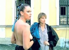 Любовь Полищук засветила сиську в фильме «Интердевочка» фото #7