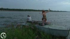 Елена Николаева засветила попу в фильме «История весеннего призыва» фото #7