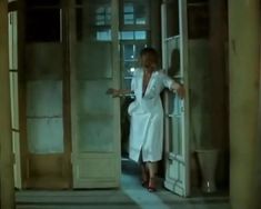 Глубокое декольте Ирины Пеговой в фильме «Казус импровизус» фото #1