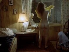 Анна Назарьева оголила грудь и попу в фильме «Как живете, караси?» фото #2