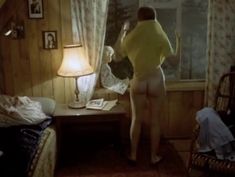 Анна Назарьева оголила грудь и попу в фильме «Как живете, караси?» фото #4