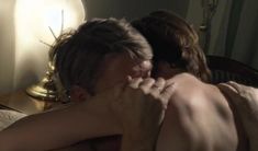 Лёгкий засвет груди Ольги Погодиной в сериале «Капкан» фото #2