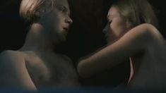 Голая грудь Ольги Сутуловой в фильме «Кино про кино» фото #2