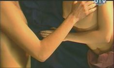 Голая грудь Александры Флоринской в фильме «Кобра: Черная кровь» фото #6