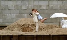 Красотка Карина Разумовская засветила попу в фильме «Ковчег» фото #6