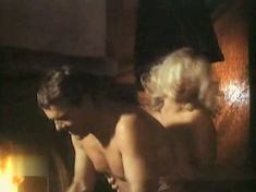 Страстная Наталья Егорова засветила голую грудь в фильме «Кому на Руси жить...» фото #7