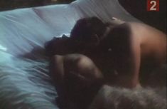 Вера Сотникова показала голую грудь в фильме «Конец вечности» фото #5