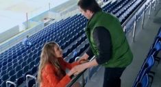 Татьяна Казючиц без лифчика в фильме «Королева льда» фото #9