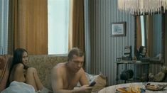 Абсолютно голая Аида Тумутова в фильме «Кочегар» фото #6