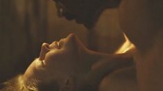 Засвет груди Юлии Пересильд в фильме «Край» фото #5