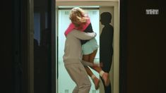 Глубокое декольте Кристины Исайкиной в сериале «Кризис нежного возраста» фото #1