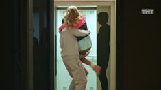 Глубокое декольте Кристины Исайкиной в сериале «Кризис нежного возраста» фото #2