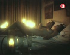 Обнажённая грудь Ирины Алферовой в фильме «Кровь за кровь» фото #3